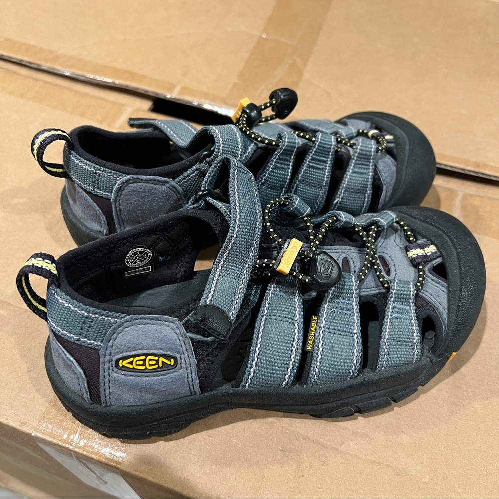 KEEN Newport H2 Sandals in Grey, NEW, Size 1 - Picture 2 of 6